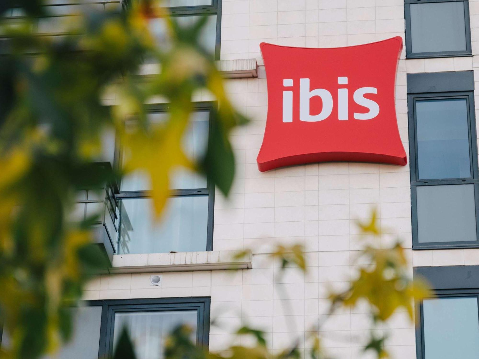 Ibis Rouen Centre Rive Droite Pasteur Hotell Exteriör bild